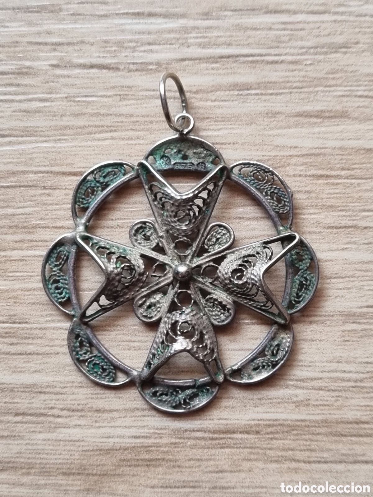 Joyeria: Antiguo colgante de filigrana de plata. 3 cm di&aacute;metro. Precioso!