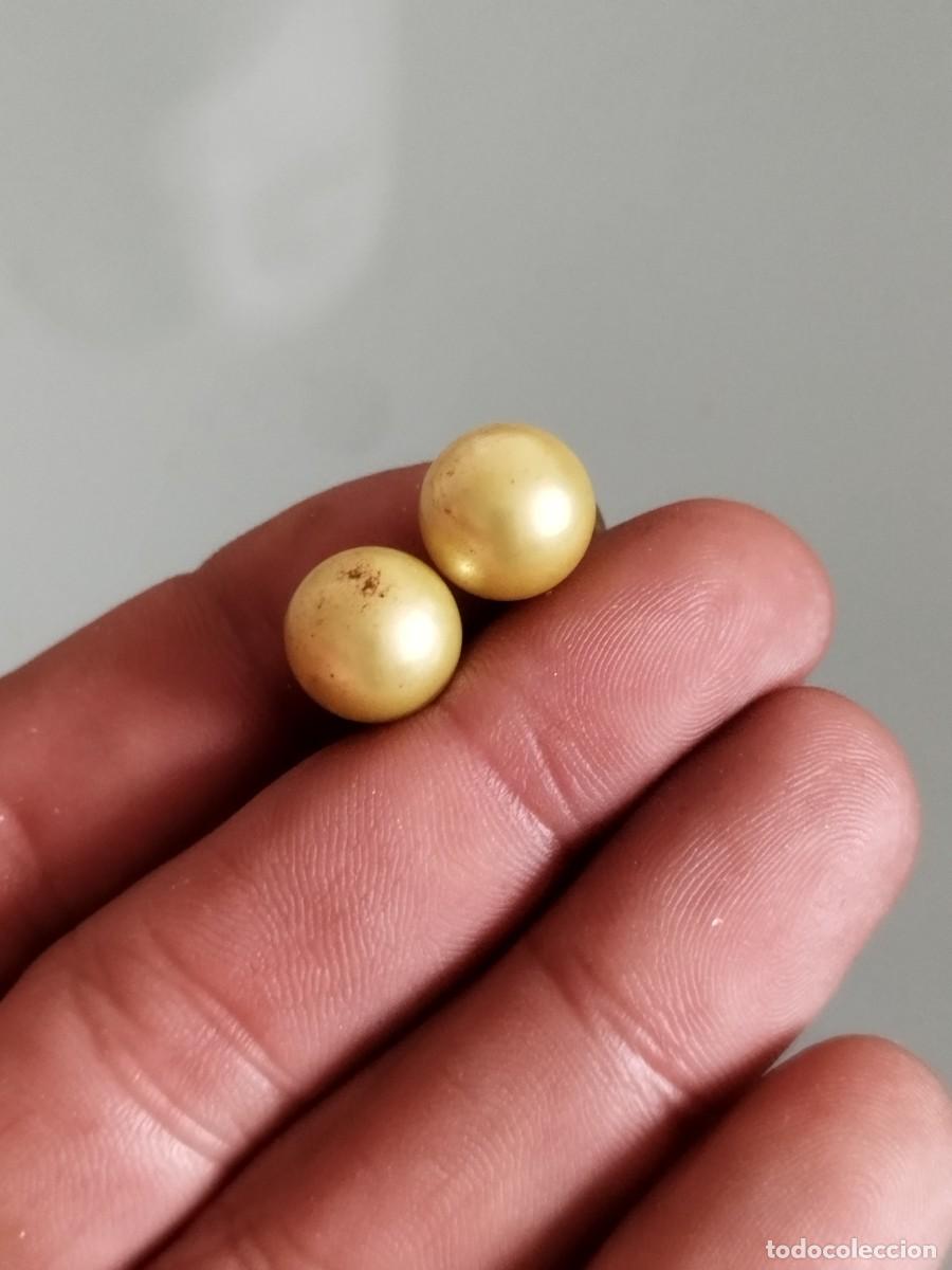 Joyeria: Antigua pareja, para de pendientes a identificar. Sin cierre, tornillo.