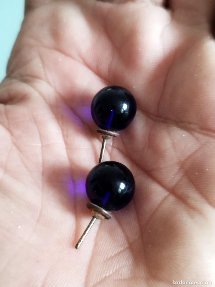 Joyeria: Antigua pareja, para de pendientes a de cristal de color azul.