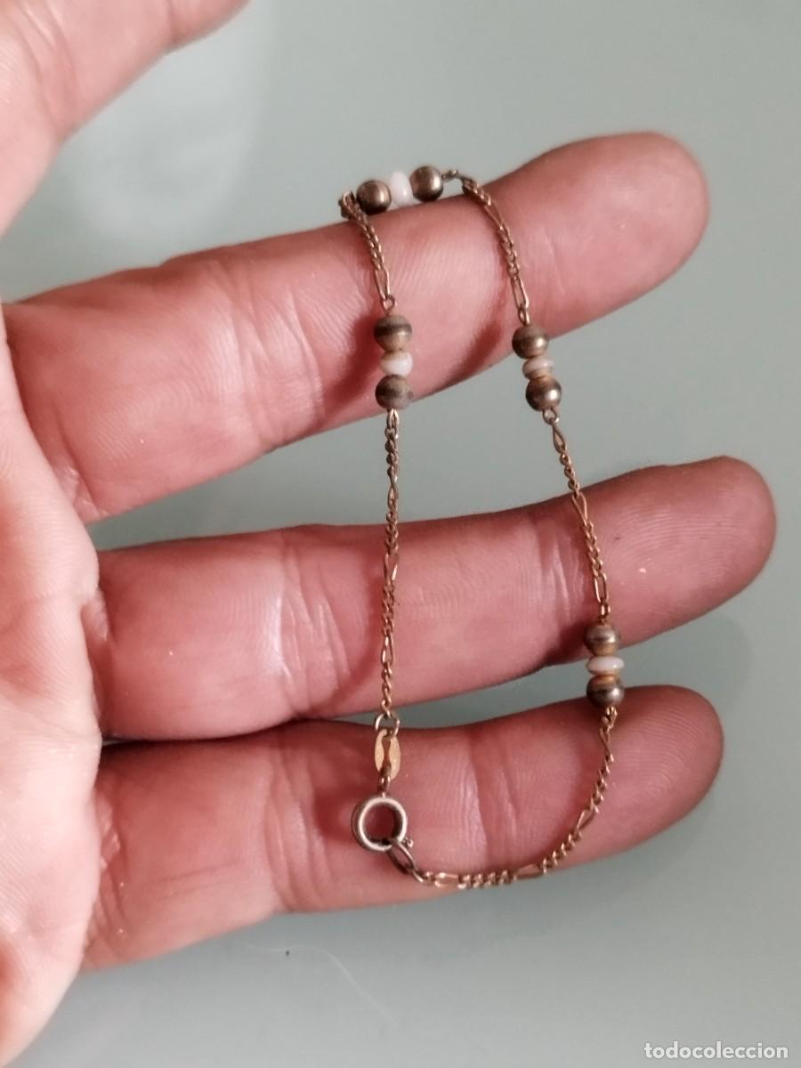 Joyeria: Antigua pulsera de cadena de peque&ntilde;os eslabones, con cuentas a identificar.
