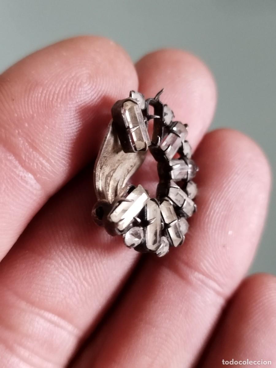 Joyeria: Antiguo pendiente forma de flor con pedrer&iacute;a a identificar y restaurar. - Foto 3