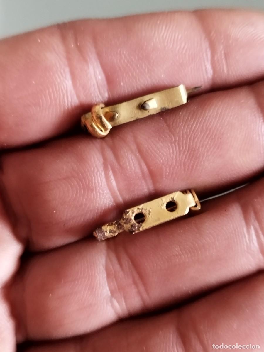 Joyeria: Dos antiguos peque&ntilde;os broches a identificar. - Foto 1