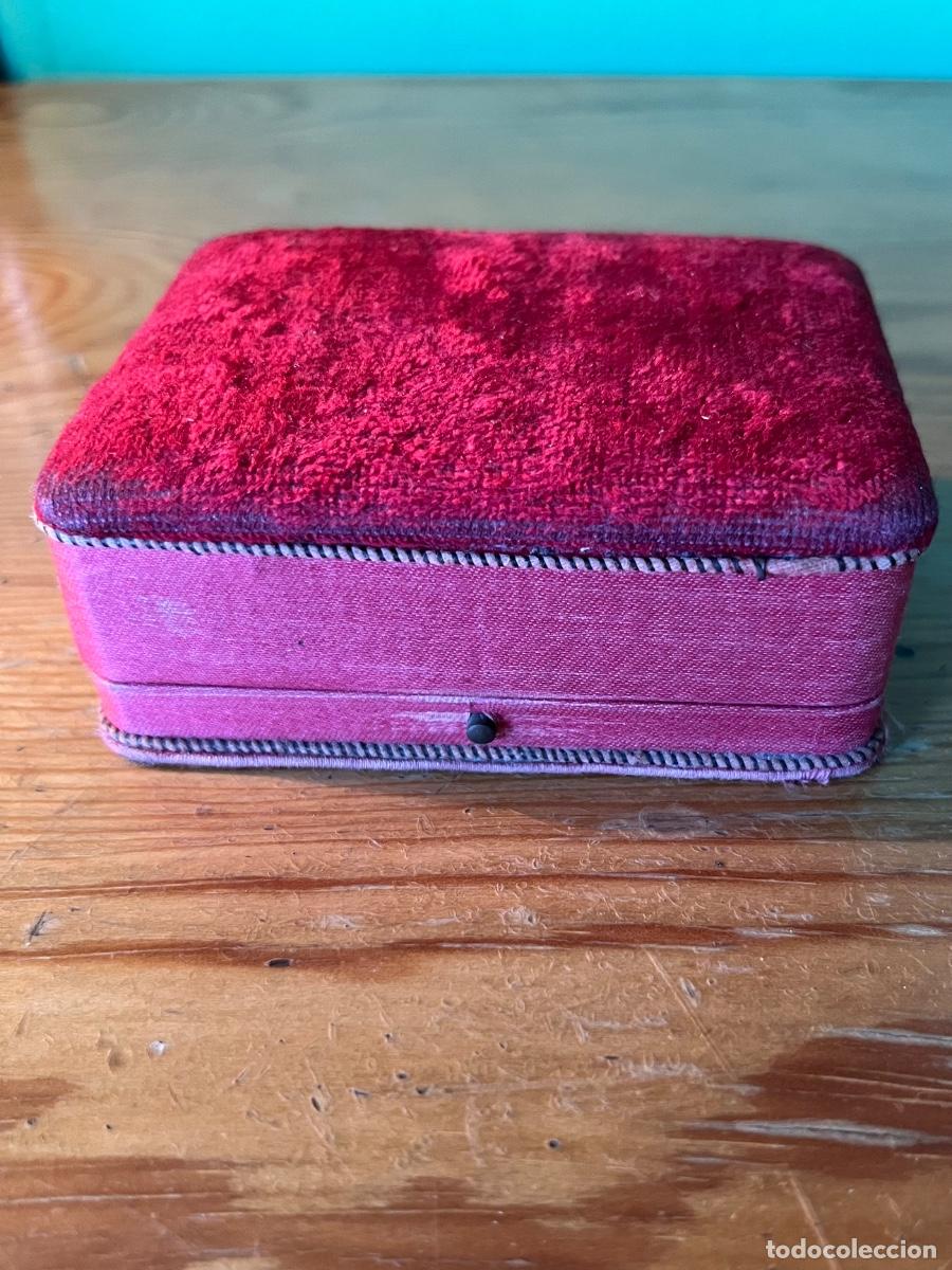 Joyeria: ESTUCHE DE JOYER&Iacute;A EN TERCIOPELO ROJO ANTIGUO