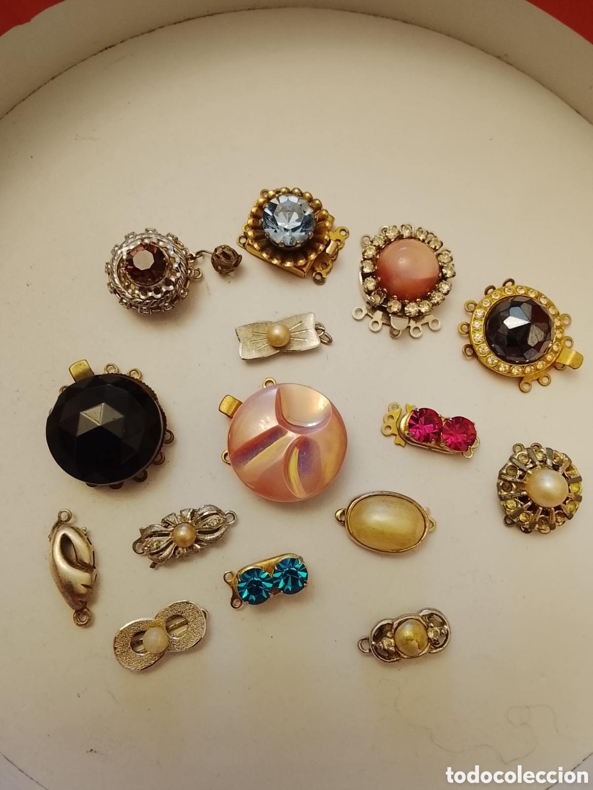 Joyeria: Lote de antiguos broches de collar .Son de los a&ntilde;os 50 ,y han estado ya puestos en collar .