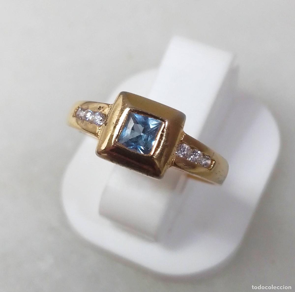 Joyeria: Anillo vintage de plata de ley ba&ntilde;ado en oro con topacio azul - Talla 11.50