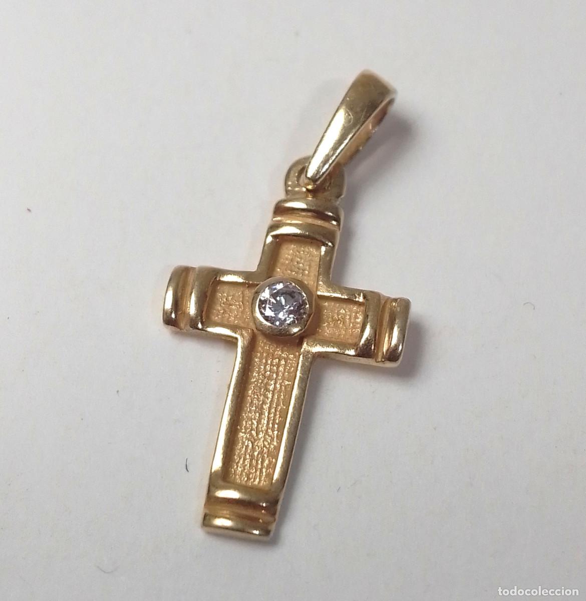 Joyeria: Cruz de plata de ley ba&ntilde;ada en oro con circonita