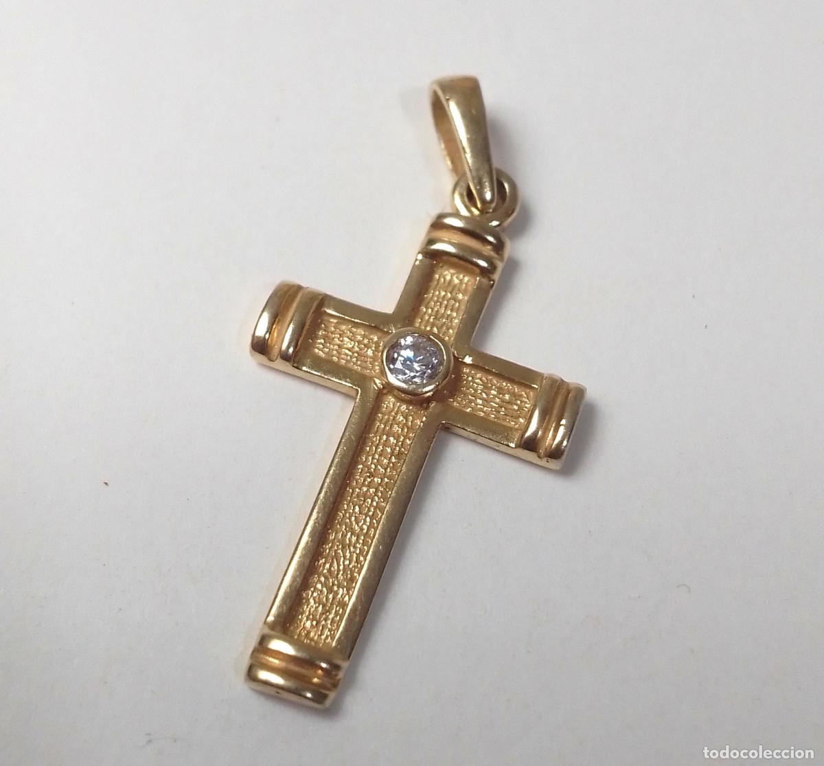 Joyeria: Cruz de plata de ley ba&ntilde;ada en oro con circonita