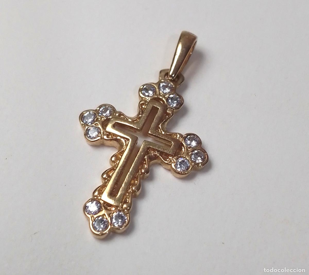Joyeria: Cruz de plata de ley ba&ntilde;ada en oro con circonitas