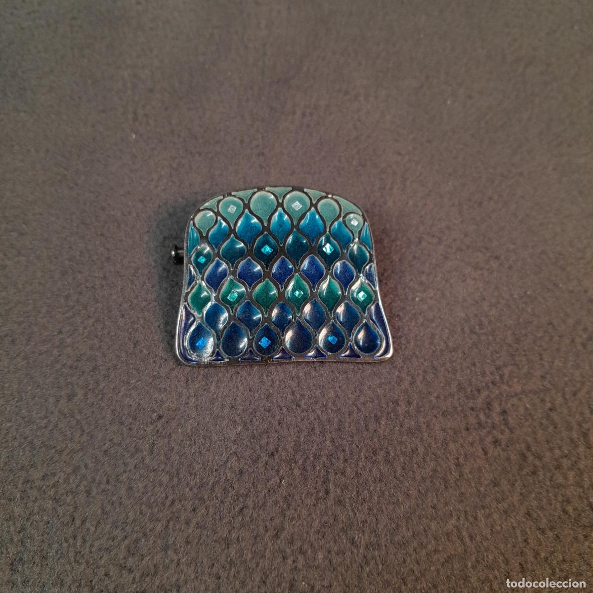 Joyeria: J-4439.BROCHE DE PLATA CON ESMALTE AL FUEGO EN T&Eacute;CNICA &rdquo;BASSE-TAILLE&rdquo;. SIGLO XX.