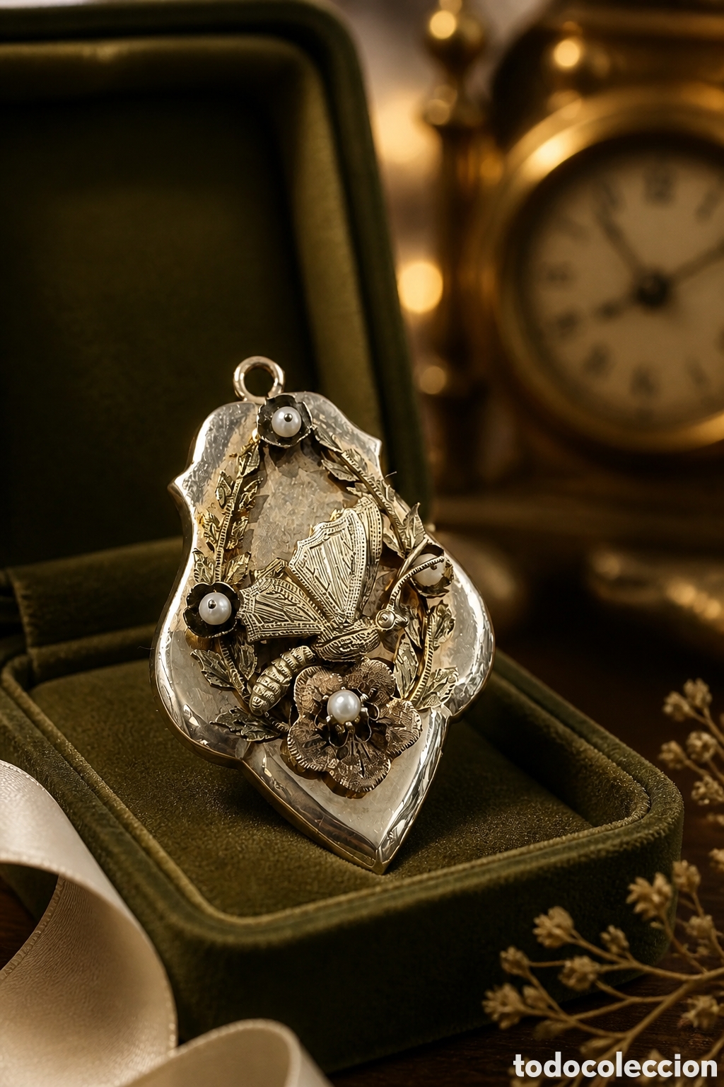 Joyeria: ANTIGUO COLGANTE, PORTAFOTOS ISABELINO ELABORADO EN ORO 9K. Y PERLAS NATURALES