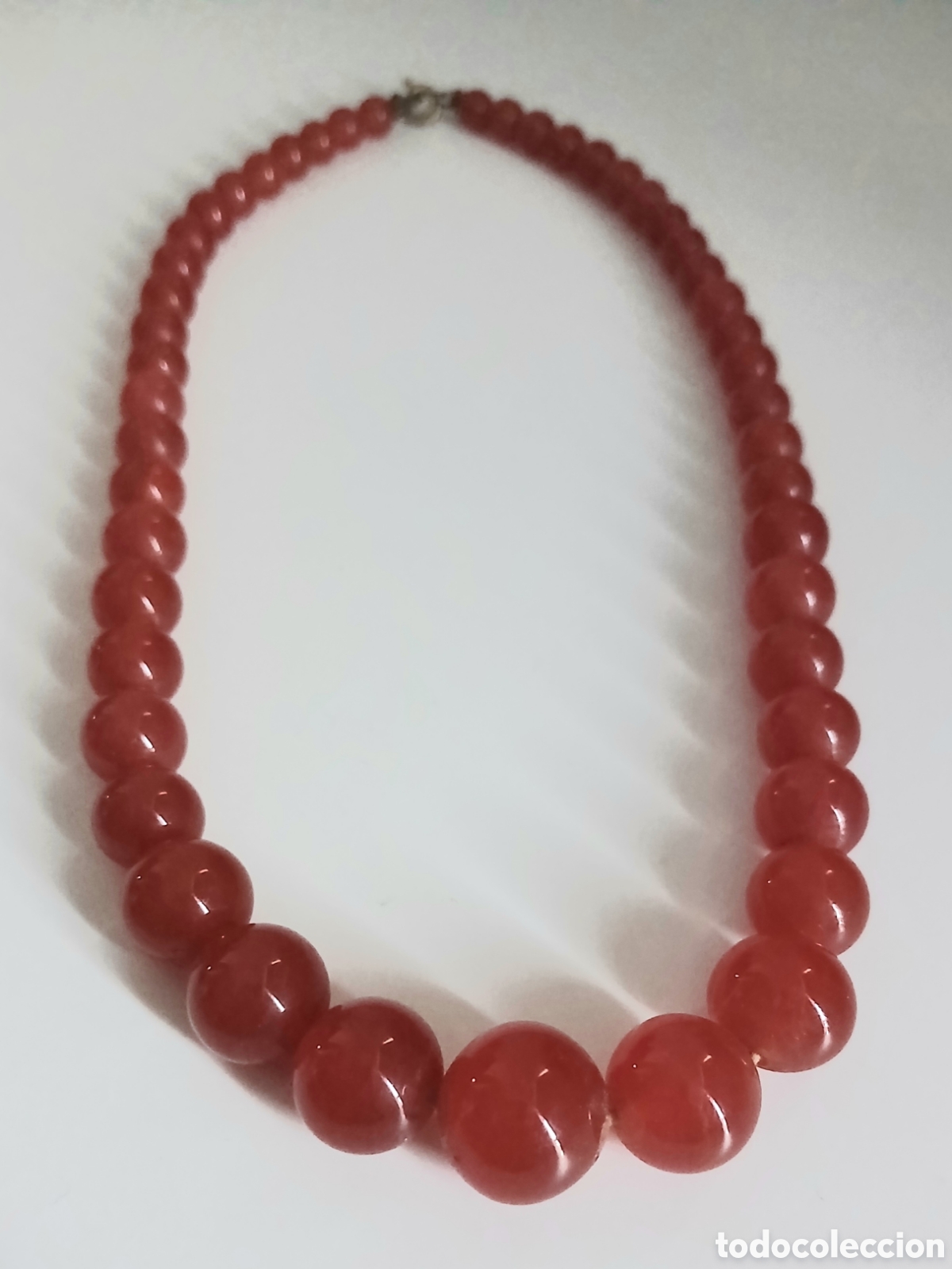 Joyeria: Collar Gargantilla Vintage De Jade Rojo En Degradado. 39 Cm