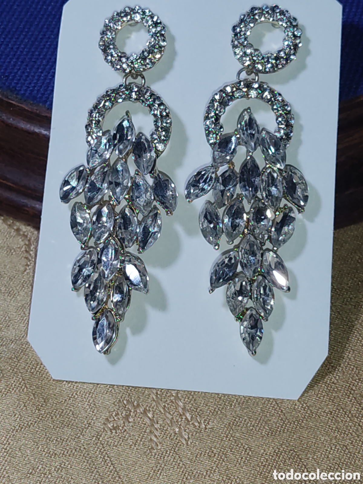 Joyeria: Bonitos pendientes largos de l&aacute;grimas.