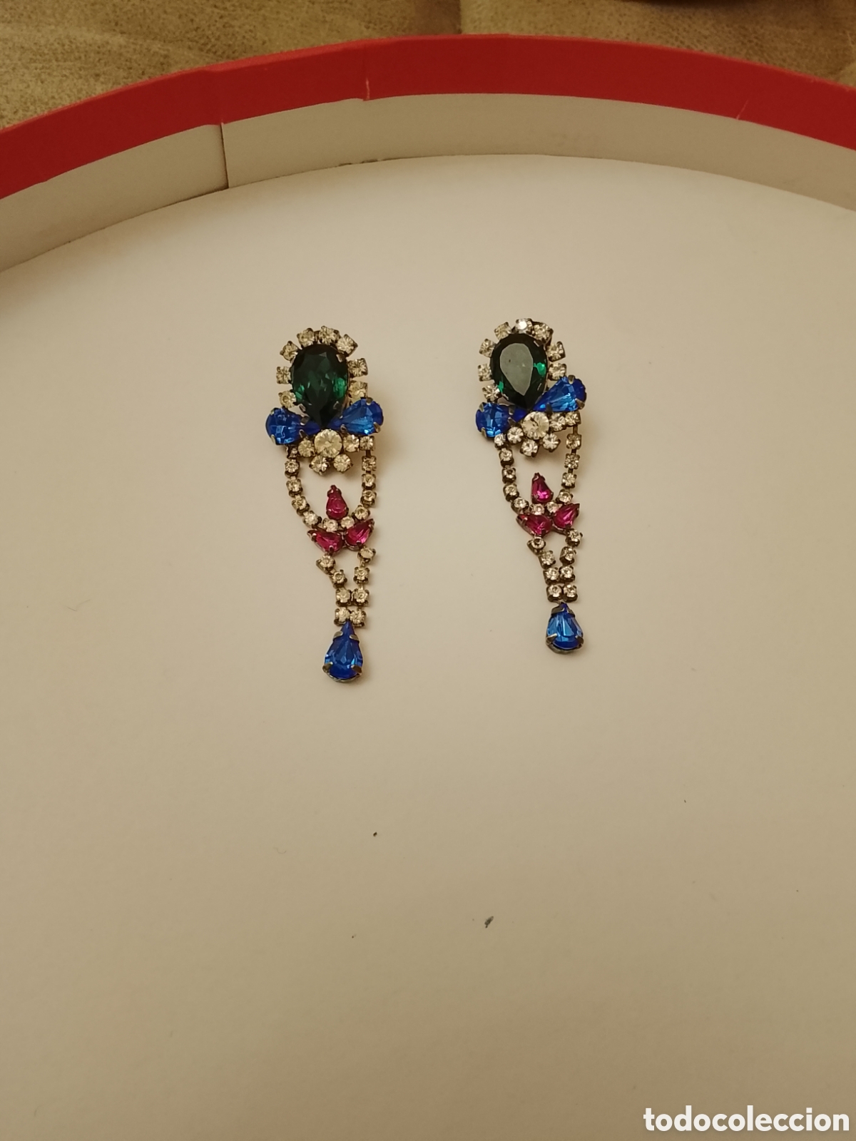 Joaillerie: Antiguos pendientes de los a&ntilde;os 60.Son met&aacute;licos y con pedrer&iacute;a .Leer descripci&oacute;n .