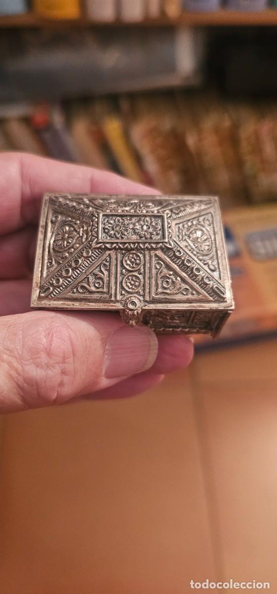 Joyeria: Muy bonito peque&ntilde;o cofre tipo antiguo