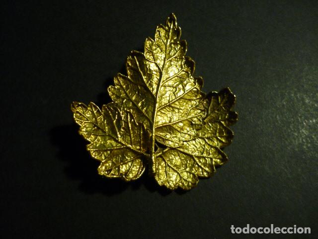 Joyeria: ANTIGUO BROCHE HOJA DE VID 5,5 X 5 CM