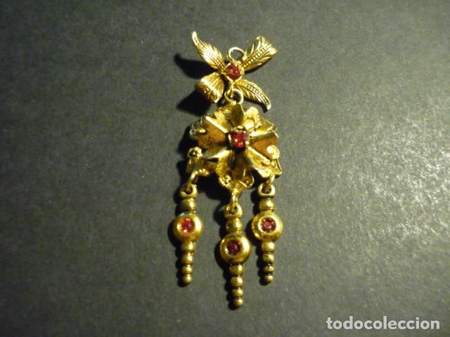 Joyeria: ANTIGUO COLGANTE CON PIEDRAS 4 X 1,5 CM