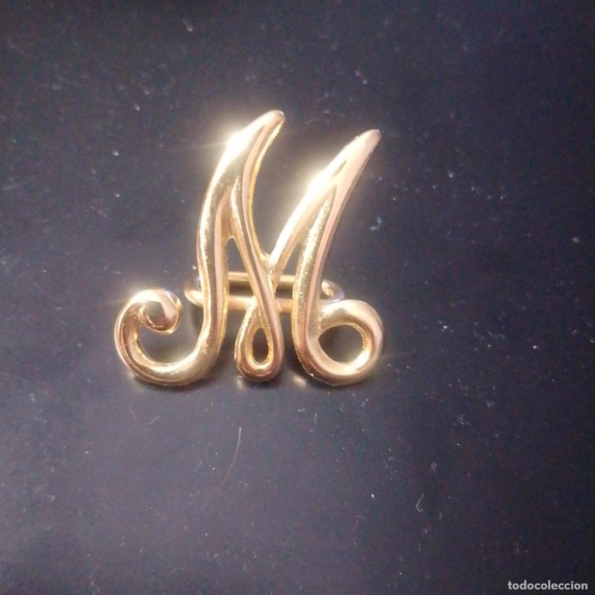 Joaillerie: Broche para pa&ntilde;uelo letra M