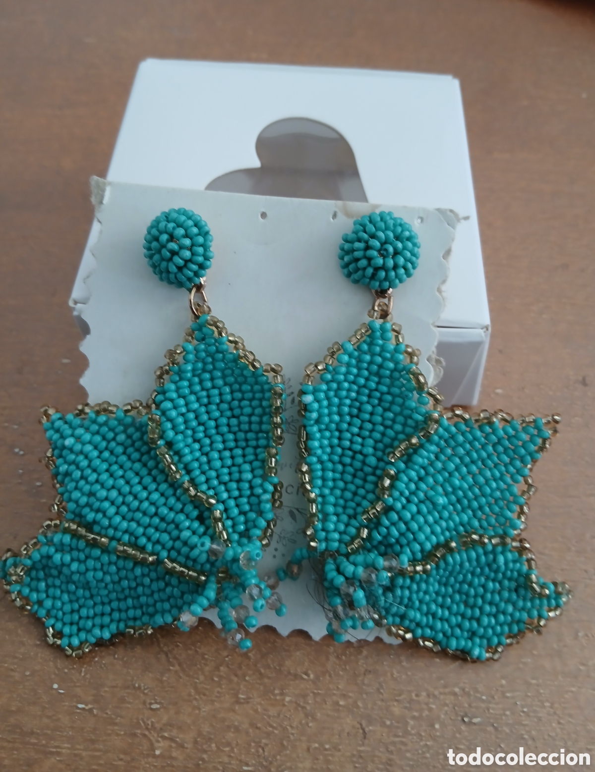 Joyeria: Pendientes mariposas bolitas. Parfois