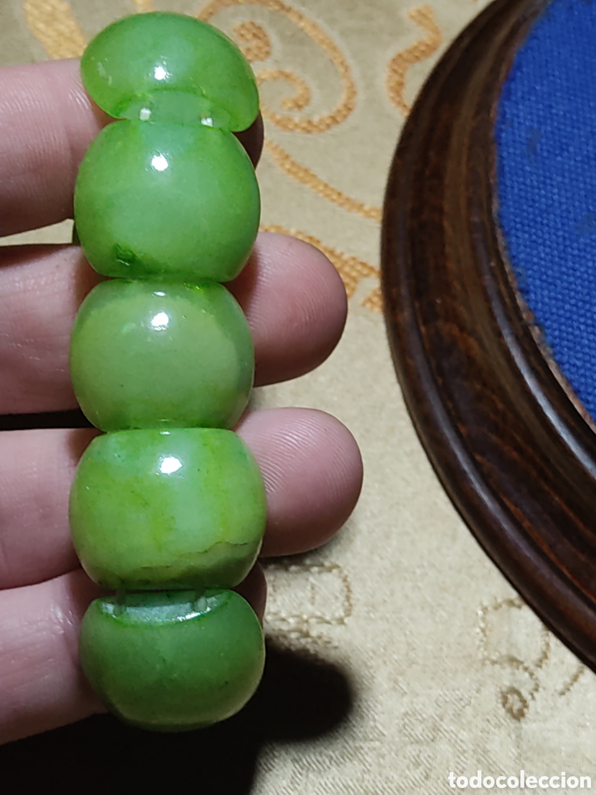 Joyeria: Pulsera de piezas de cristal imitando a jade verde.