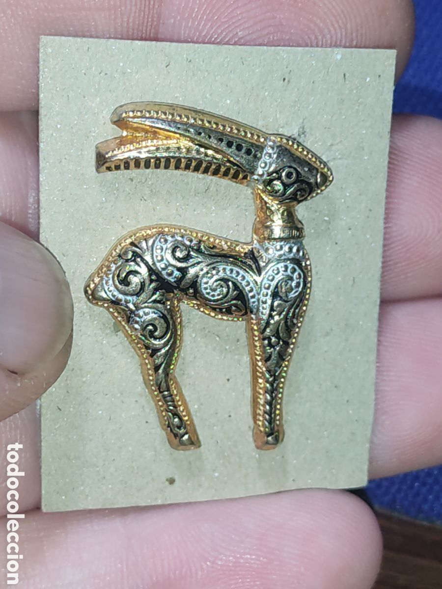Joyeria: Antiguo broche ciervo damasquinado & Toledo.