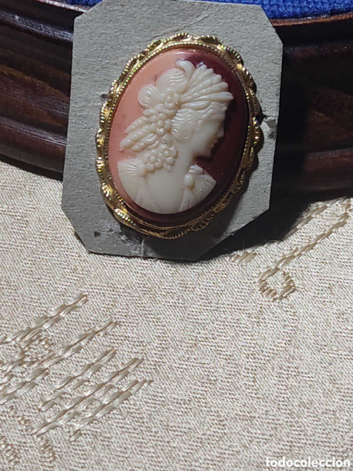 Joyeria: Antiguo broche camafeo tallado en concha.*81*