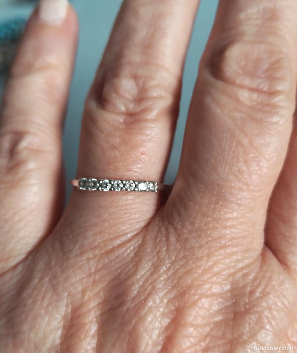 Joyeria: Anillo de plata de ley con circonitas.