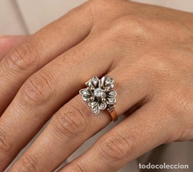 Joyeria: Anillo de c&oacute;ctel &rdquo;Flor&rdquo; vintage en Oro amarillo de 18kt y Plata con gemas incoloras &ndash; 6.64 g