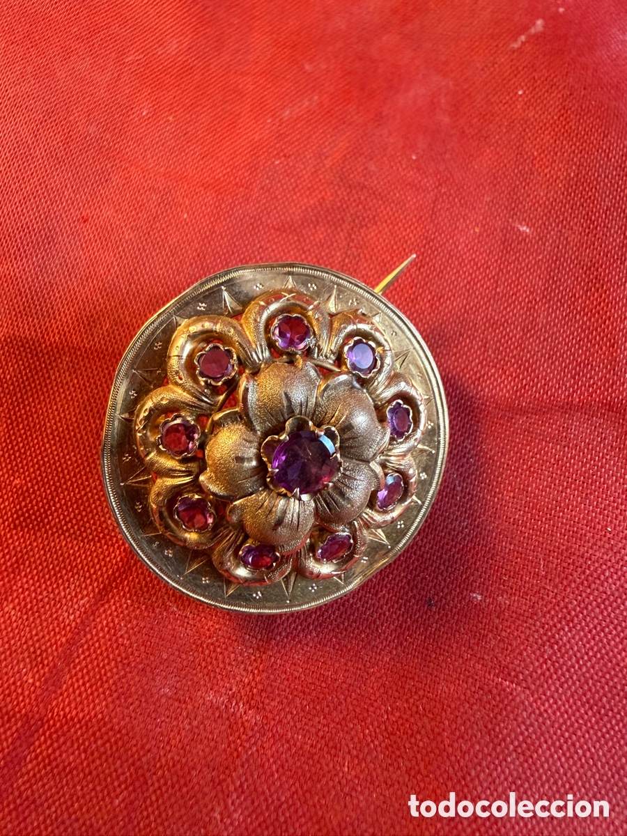 Joyeria: Broche circular victoriano sXIX con amatistas decorando