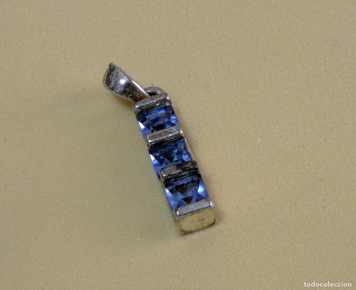 Joyeria: COLGANTE VINTAGE, TRES CUADRADOS DE PIEDRAS AZULES