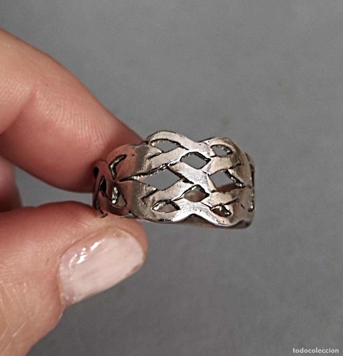 Joyeria: Bonito anillo plata de ley. El di&aacute;metro interior mide aprox. 20 mil&iacute;metros.