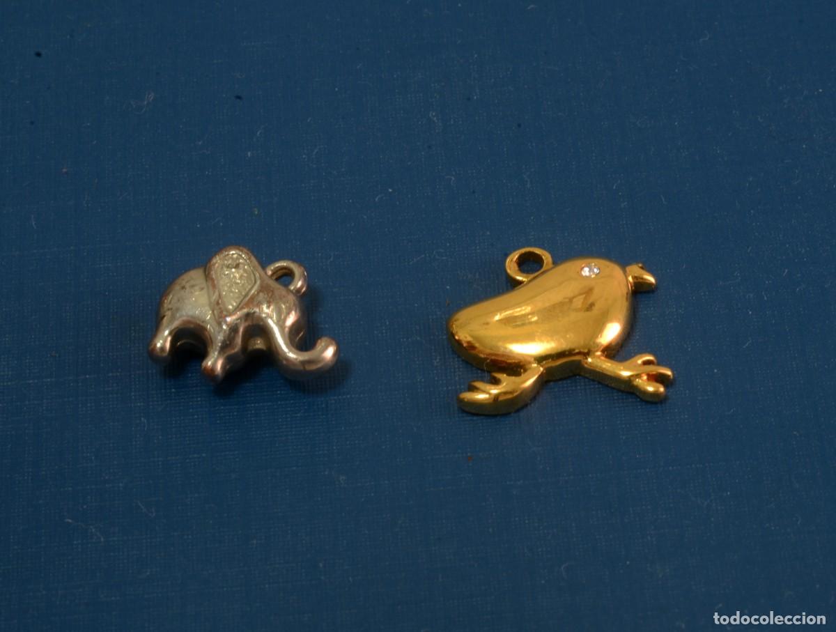 Joyeria: LOTE DE 2 COLGANTE, MINIATURAS DE ELEFANTE Y POLLITO