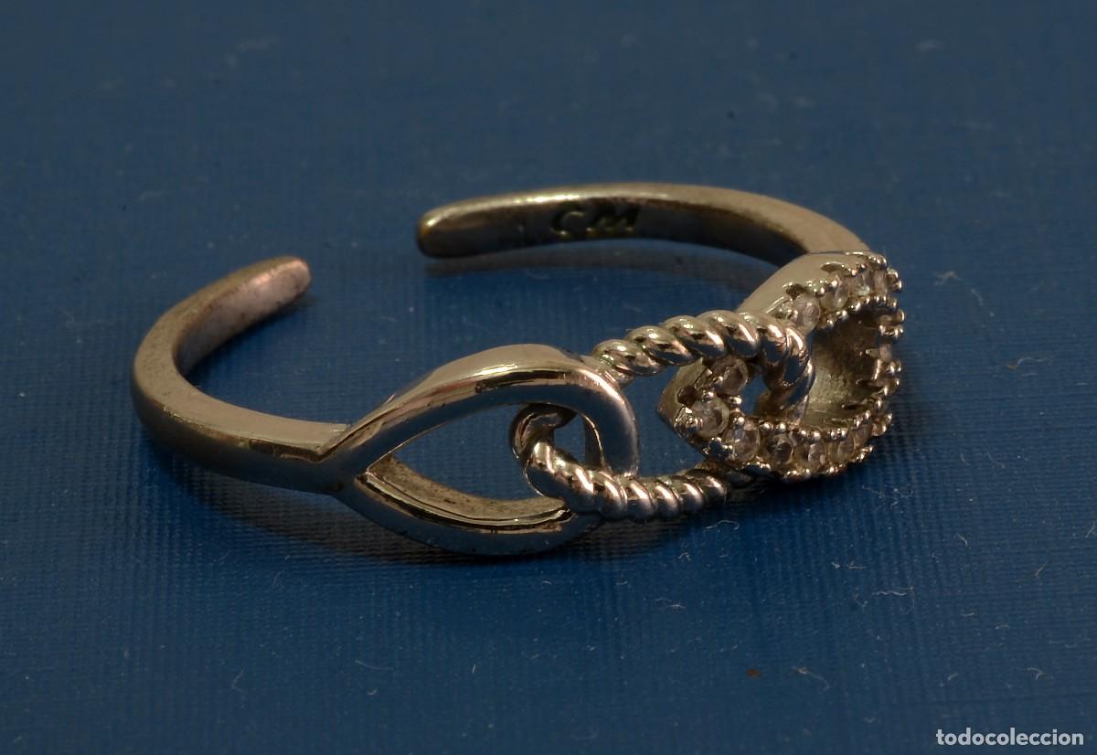 Joyeria: Anillo vintage con dise&ntilde;o de infinito y circonitas