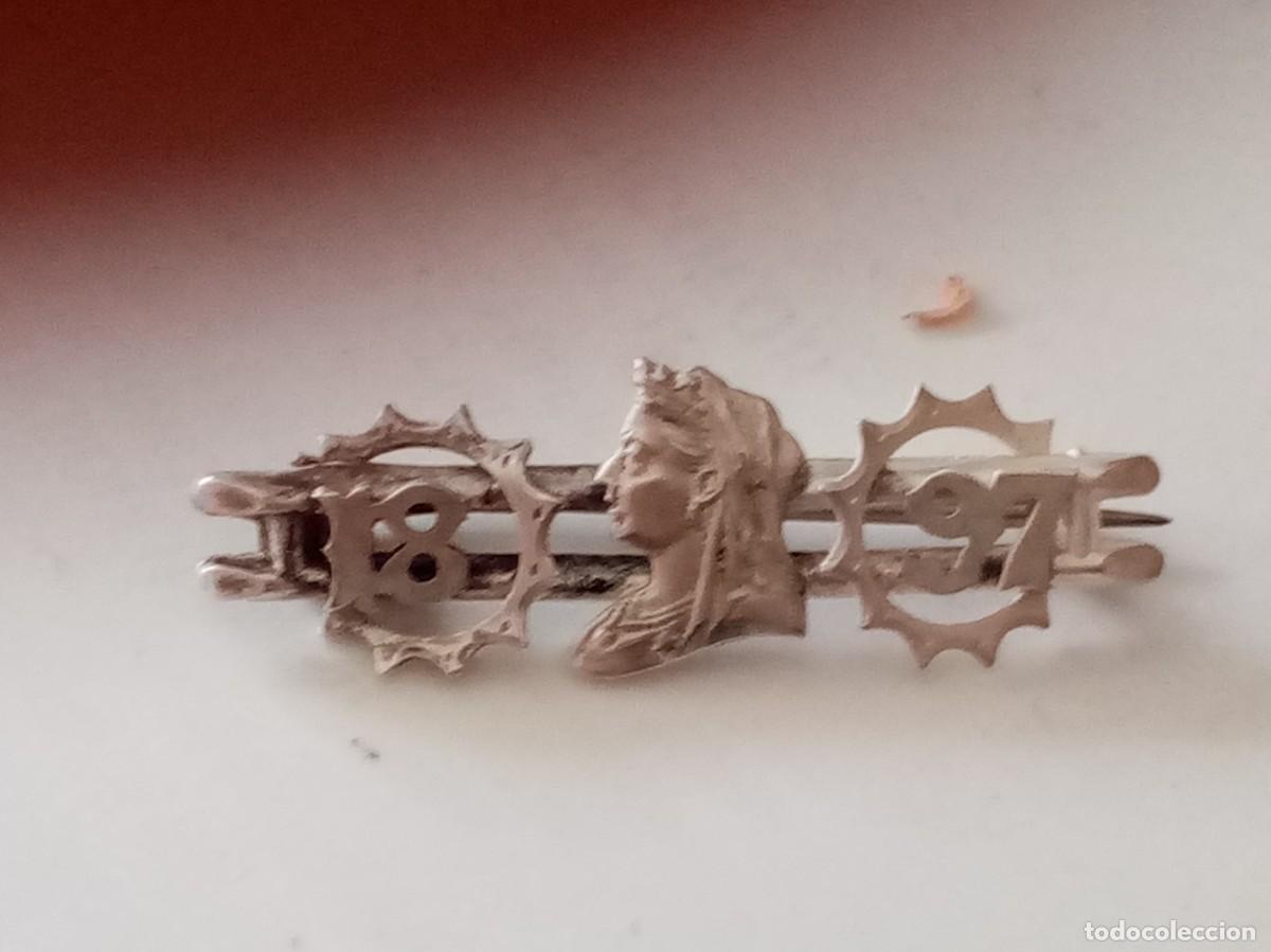 Joyeria: BROCHE CON FIGURA DE UNA REINA DE INGLATERA A&Ntilde;O 1897 EN PLATA