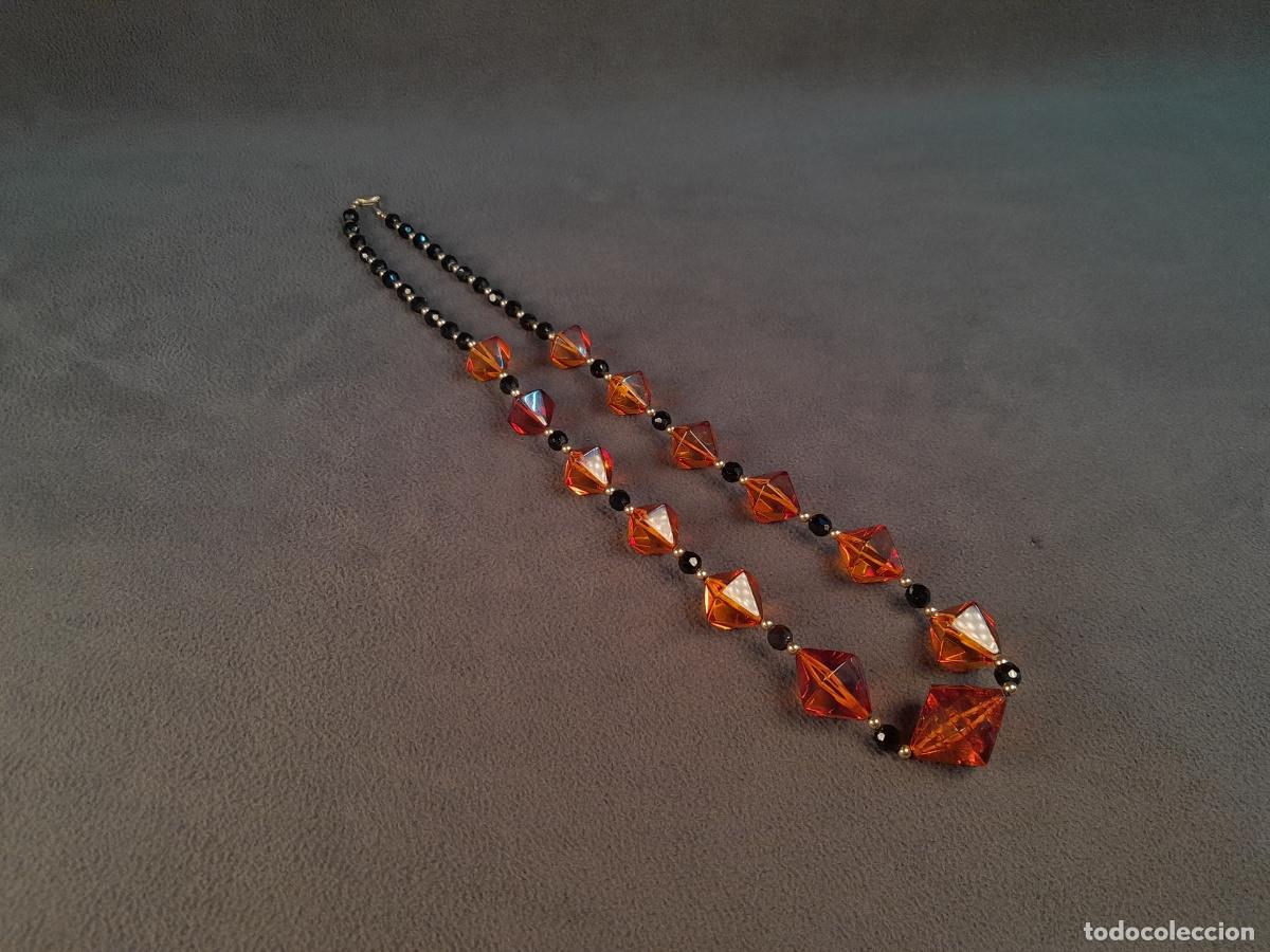 Joyeria: COLLAR DE CUENTAS FACETADAS DE VIDRIO DE BOHEMIA Y RESINA SINT&Eacute;TICA. MEDIADOS DEL S.XX
