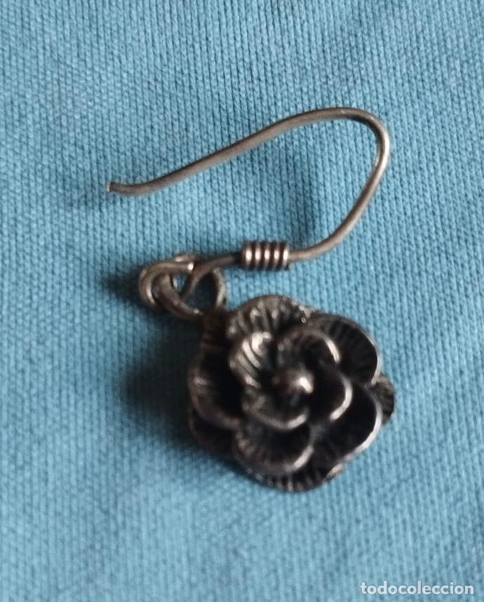 Jewelry: Pendiente de plata esterlina de joyer&iacute;a floral de la India.