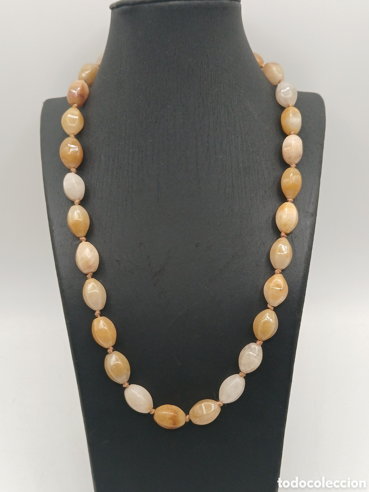 Joyeria: Collar &aacute;gata facetada. Cierre metal plateado