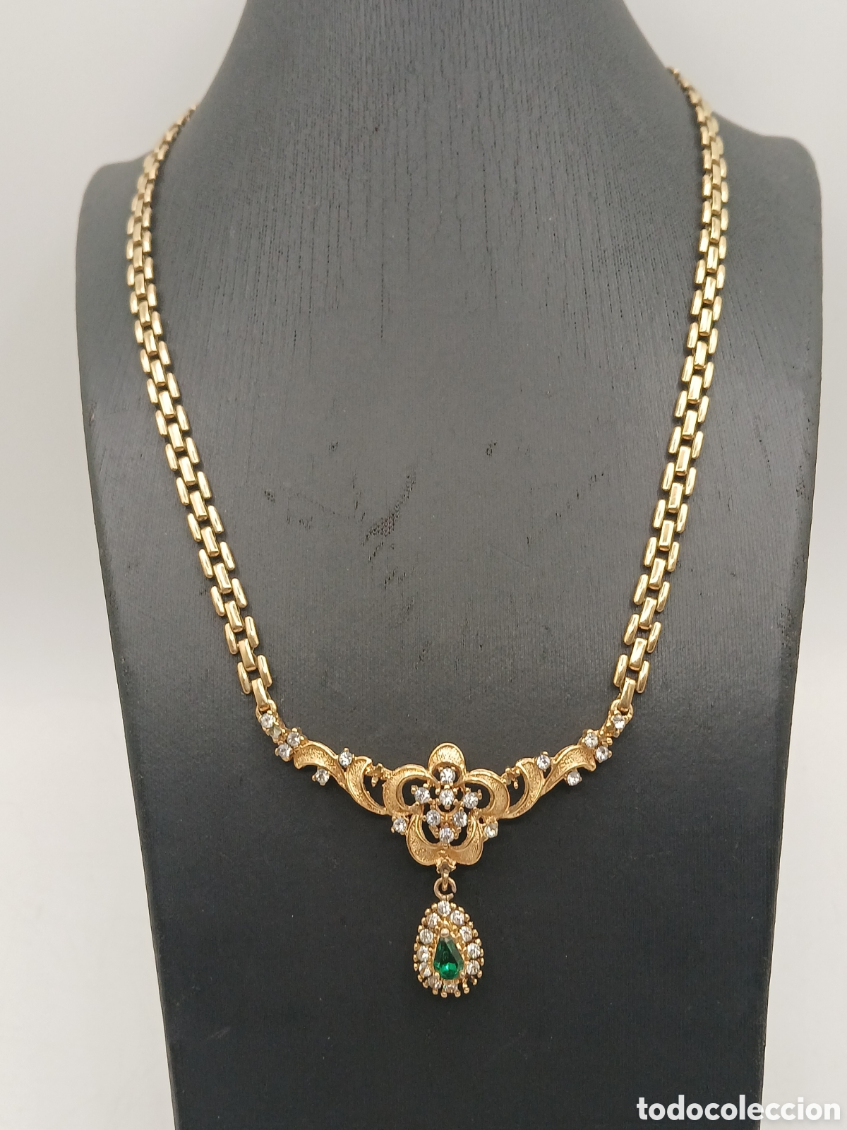 Joyeria: Collar metal chapado oro y pedrer&iacute;a. 1970's