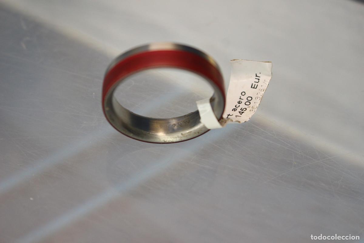 Joyeria: Anillo de acero bicolor: plata y rojo. - Foto 3