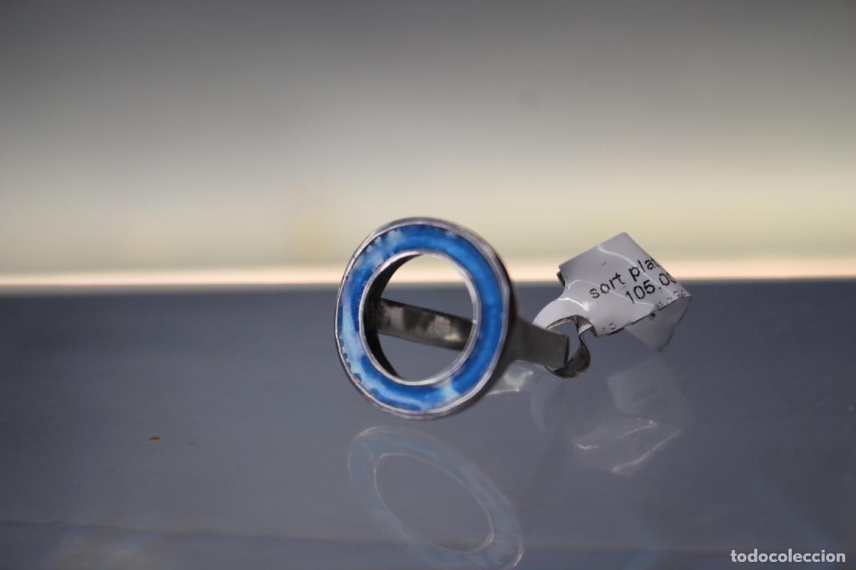 Joyeria: Anillo plata y resina azul. HR. Talla 13 &oacute; 14.