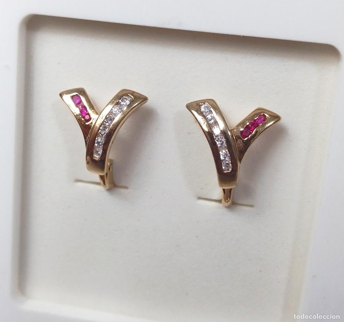 Joyeria: Pendientes de plata de ley ba&ntilde;ados en oro con rub&iacute; y circonitas