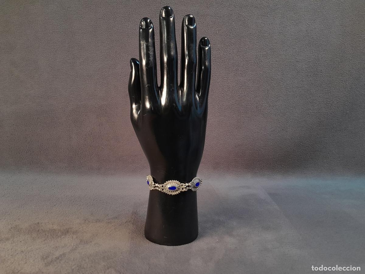 Joyeria: J-4449.PULSERA ARTICULADA DE PLATA CON ESMALTE AZUL. MEDIADOS DEL SIGLO XX.