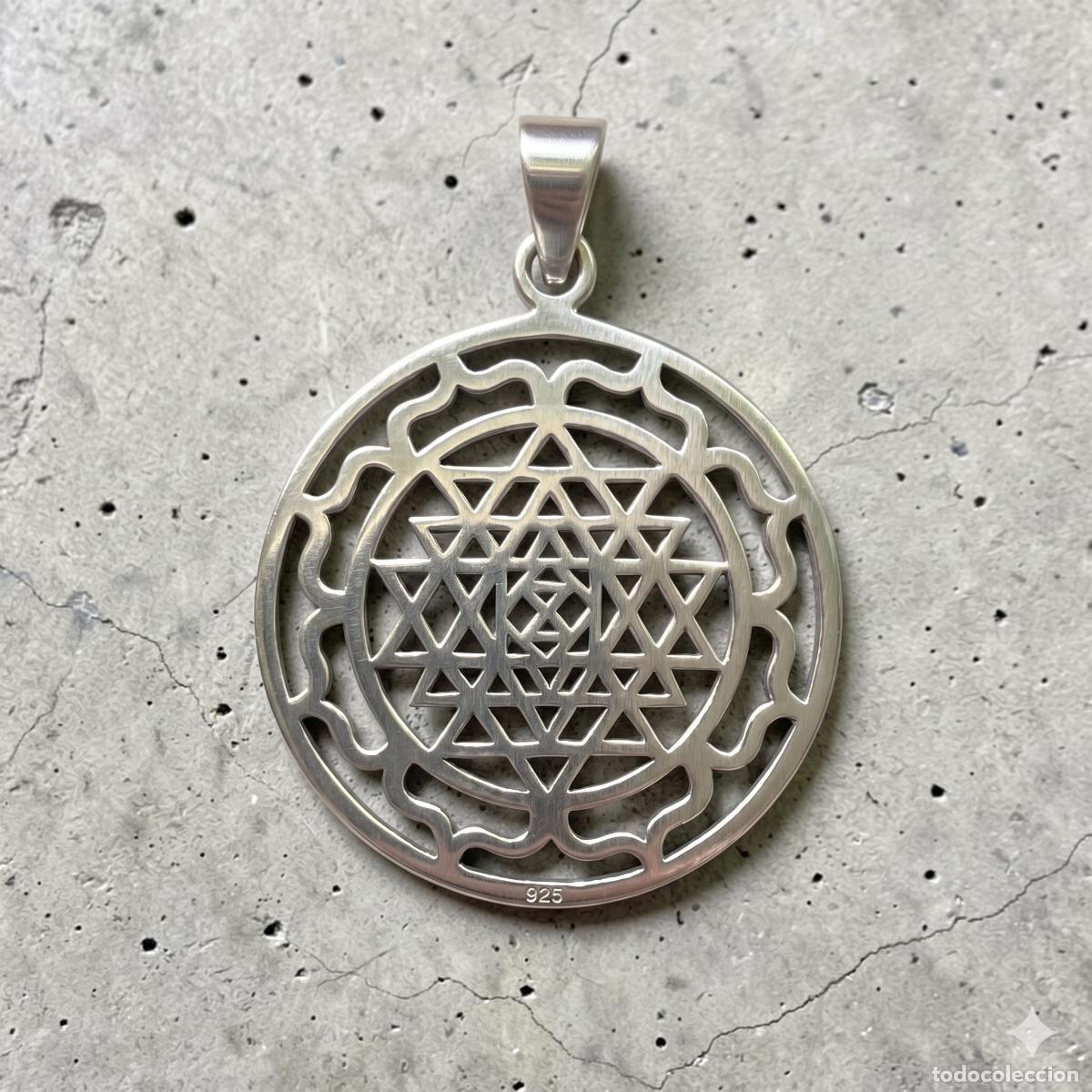 Joaillerie: Medall&oacute;n de plata de ley 925 con s&iacute;mbolo Sri Yantra calado