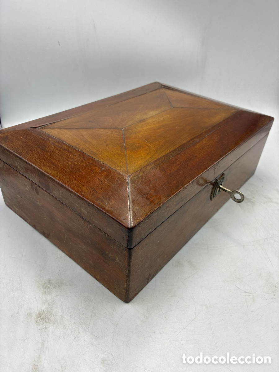 Joyeria: Antigua Caja Joyero o Costurero . - Foto 3