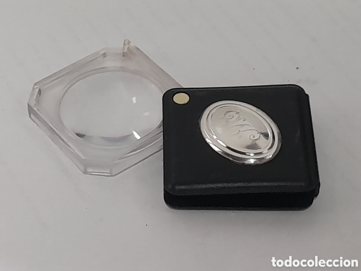 Joyeria: Lupa con placa de plata grabada