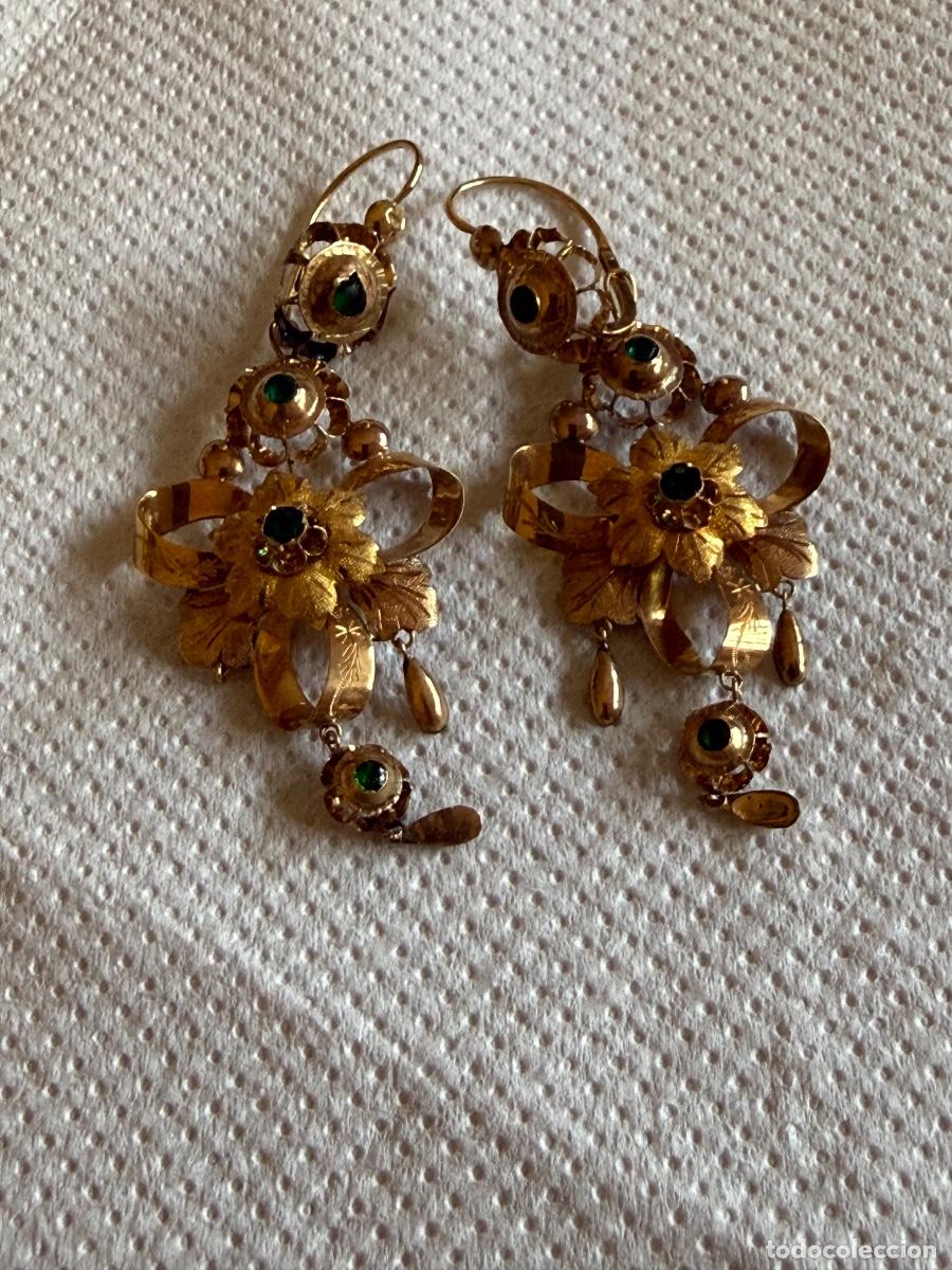 Joyeria: Preciosos pendientes cordobeses, oro de 18 klts y cabujones con esmeraldas