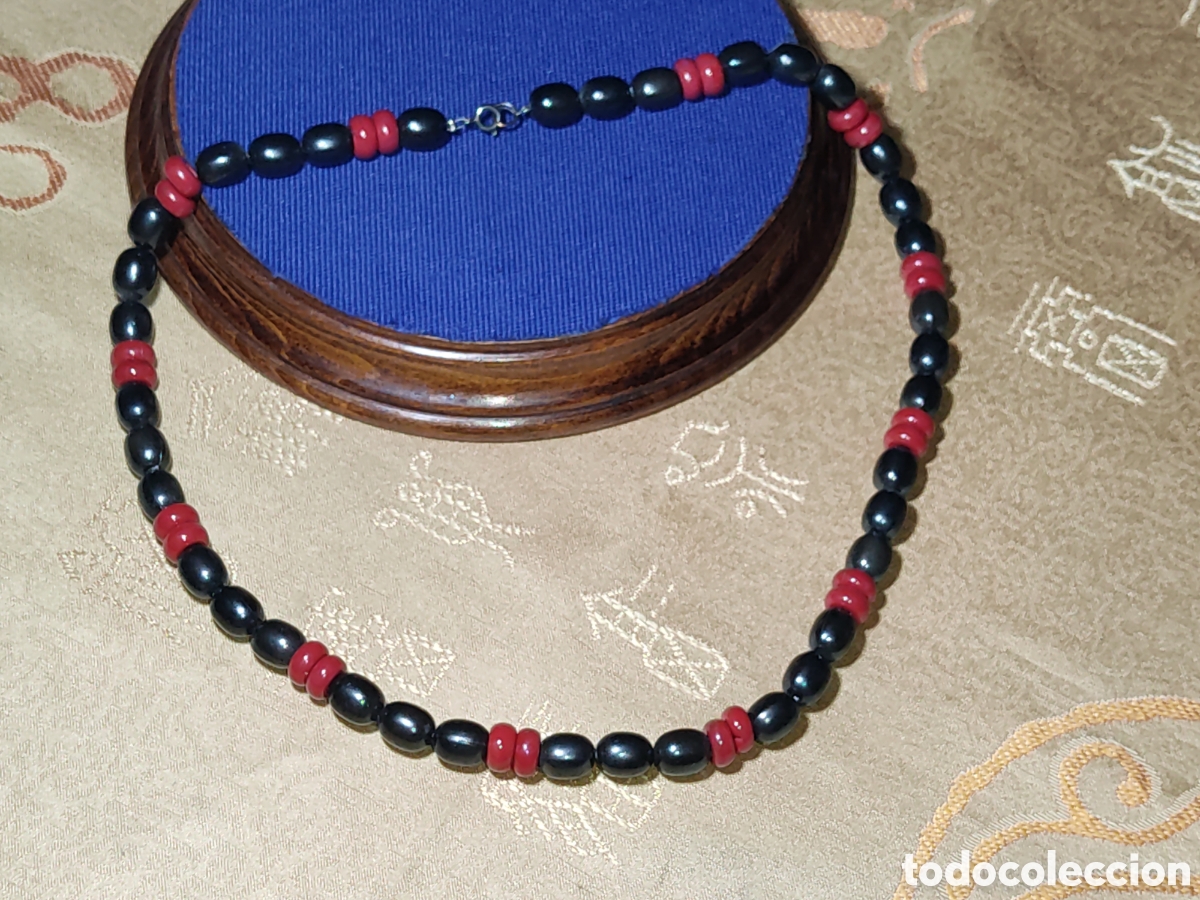 Joyeria: Collar de cuentas de cristal de Murano rojo y cuentas de resina o baquelita.A&ntilde;os 60.