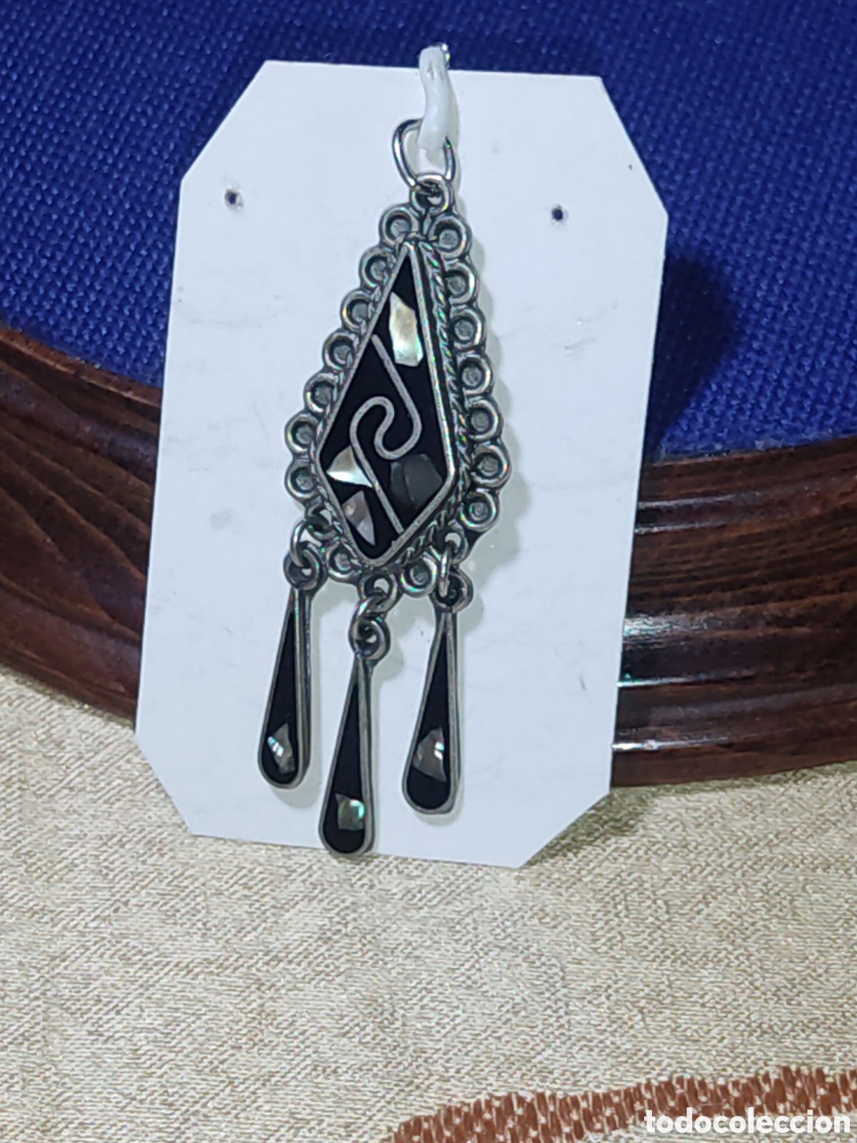 Joyeria: Colgante de alpaca esmalte y n&aacute;car.Hecho en M&eacute;jico.Vintage.