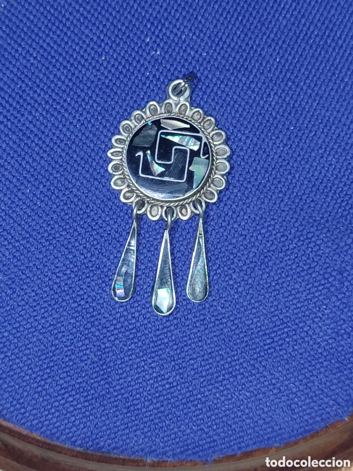 Joyeria: Colgante de alpaca esmalte y n&aacute;car.Hecho en M&eacute;jico.Vintage.