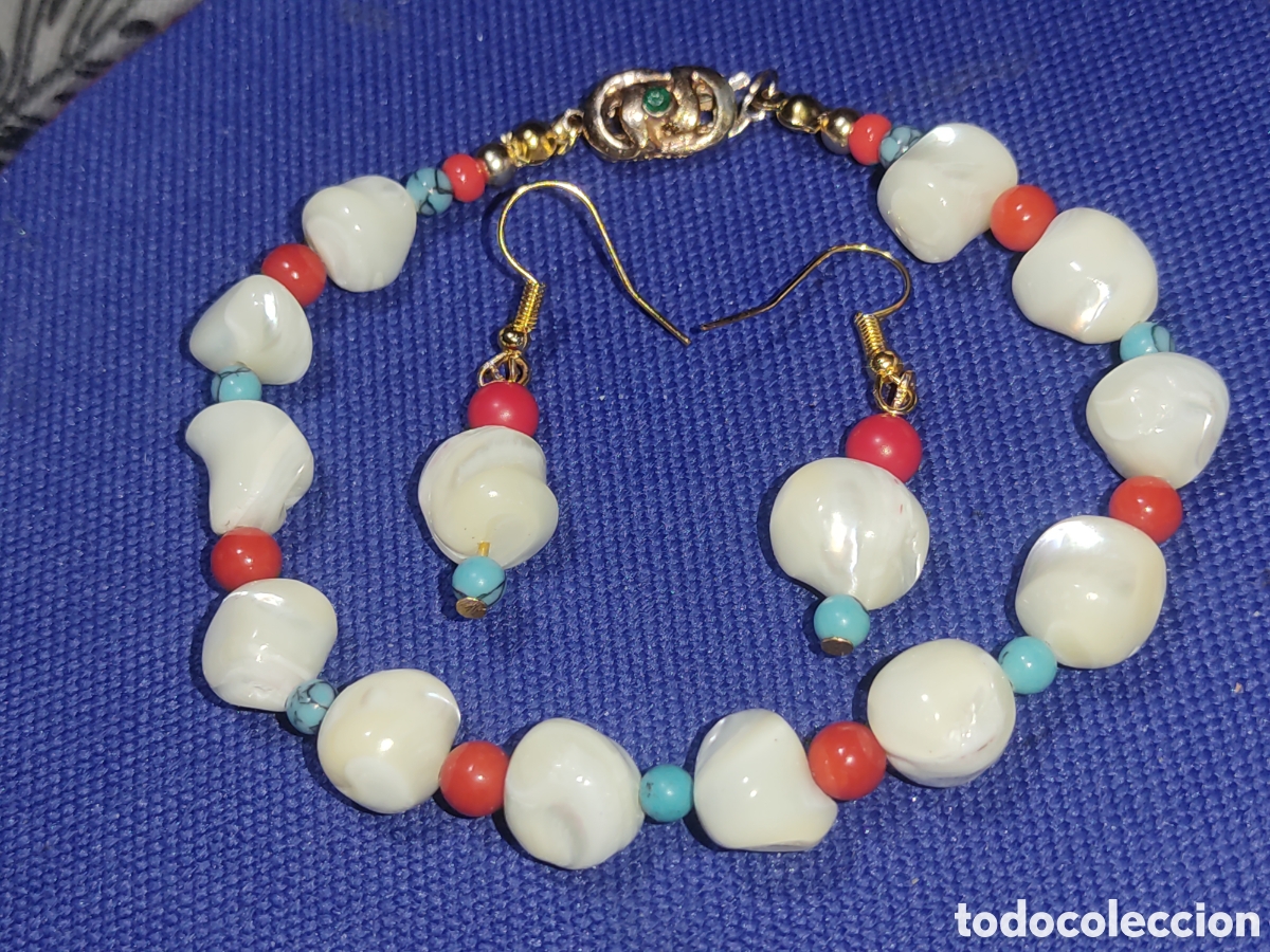 Joyeria: Juego de pendientes y pulsera de hermosas cuentas de nacar,Coral y Turquesa.Vintage.
