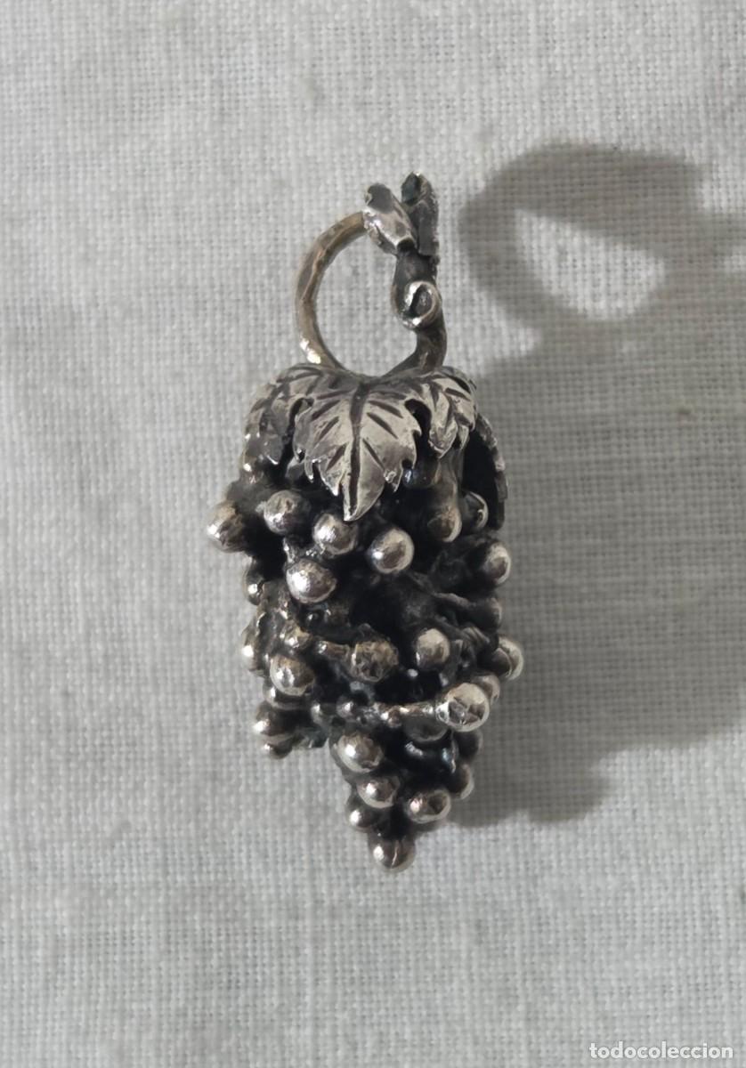 Joyeria: Colgante en forma de racimo de uvas en plata 925